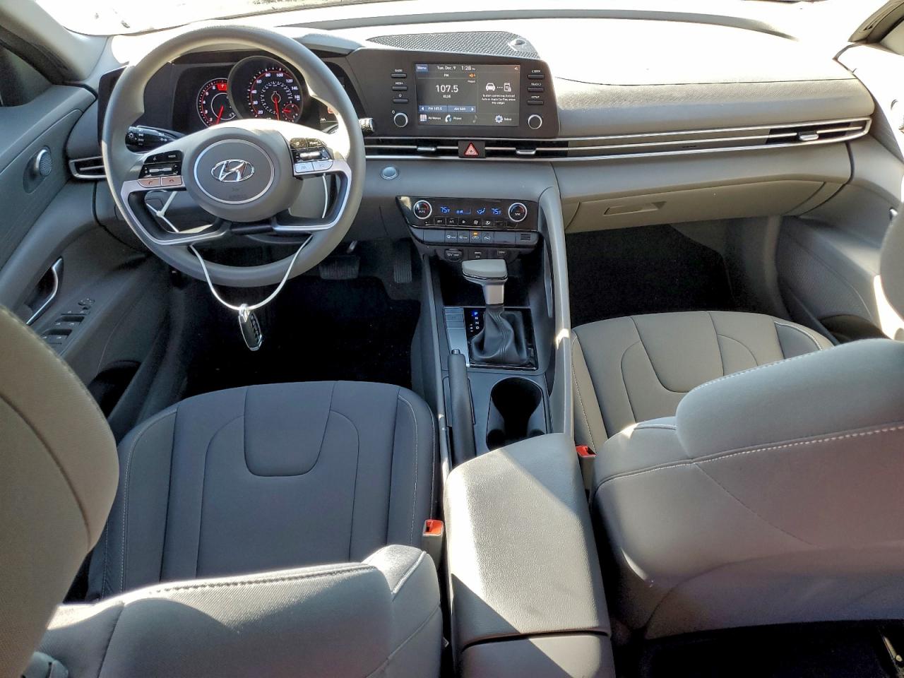 Hyundai ELANTRA Sel Image 13