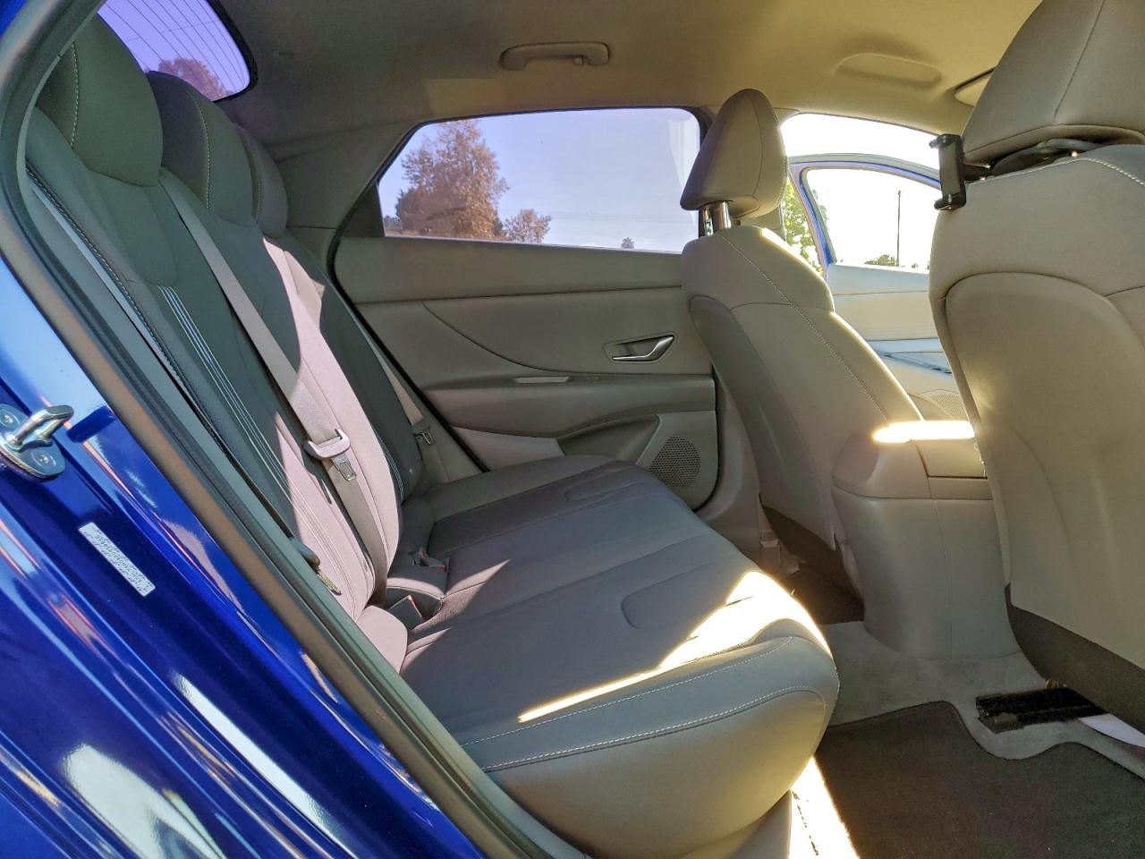 Hyundai ELANTRA Sel Image 12