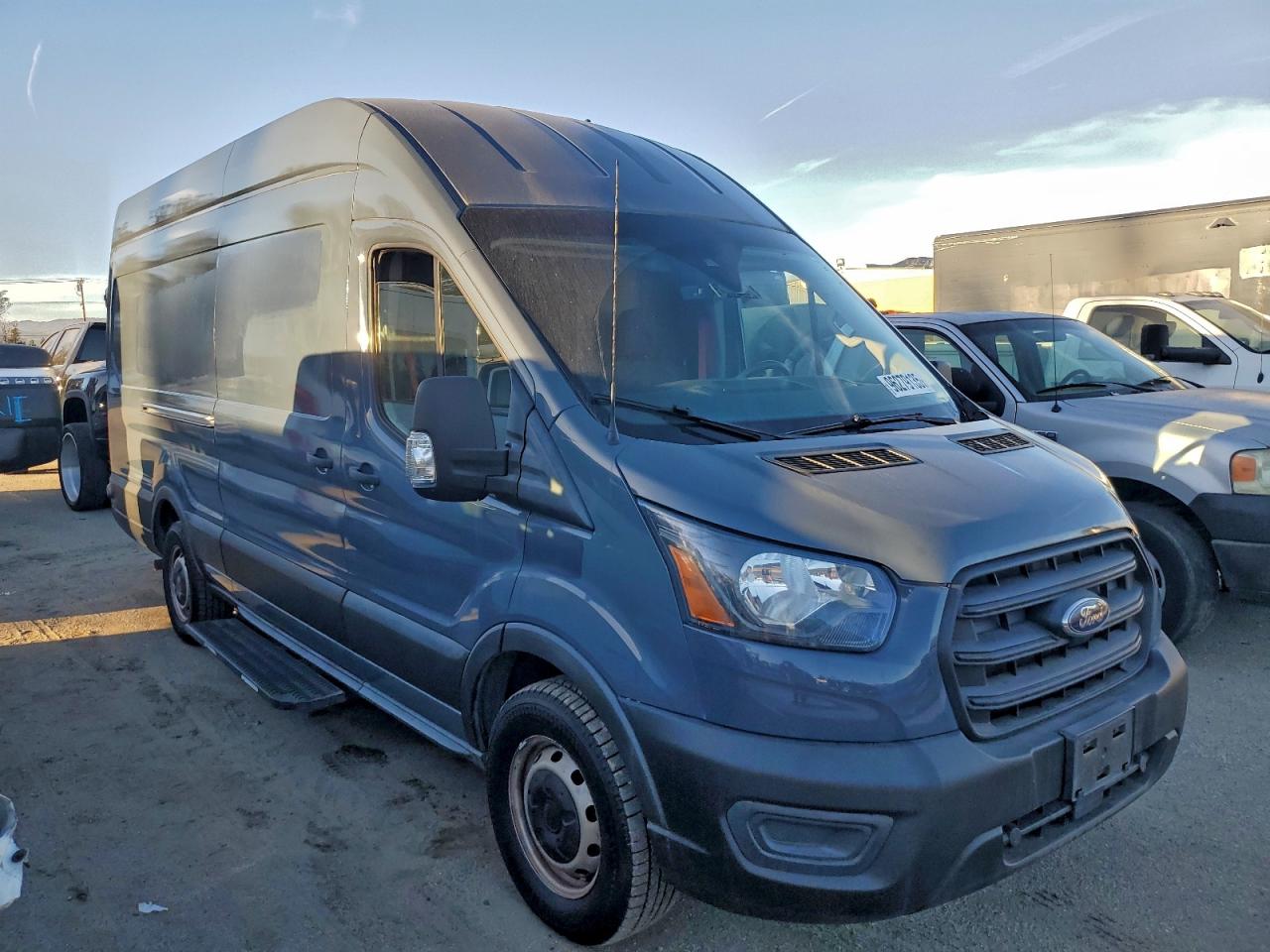 Ford Transit T-250 Image 4