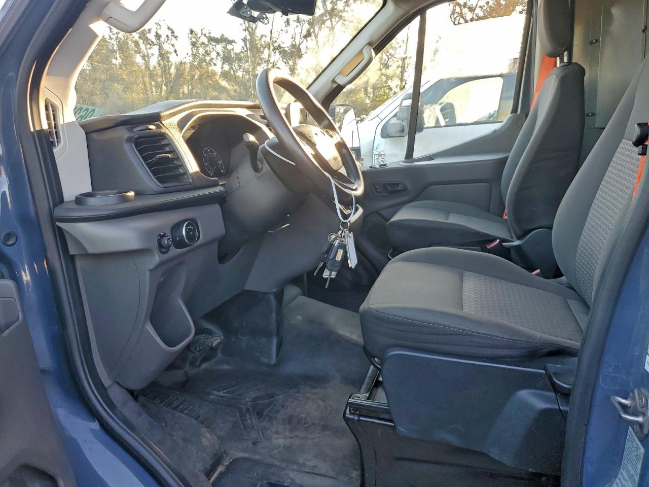 Ford Transit T-250 Image 9