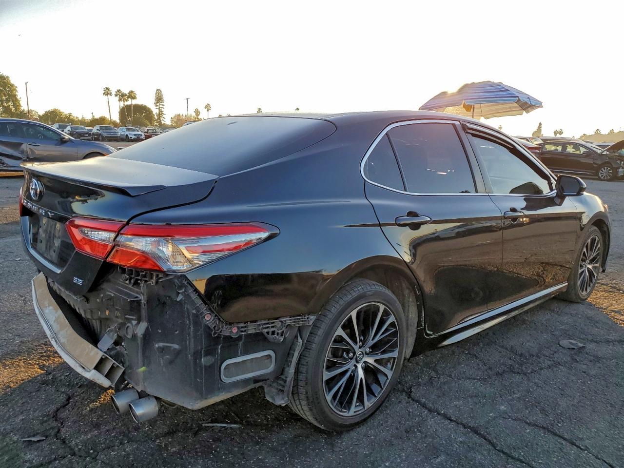 Toyota Camry L Image 4