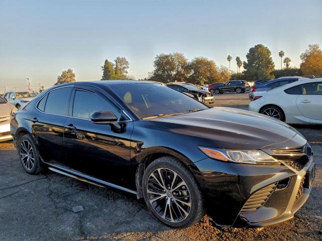 Toyota Camry L Image 2