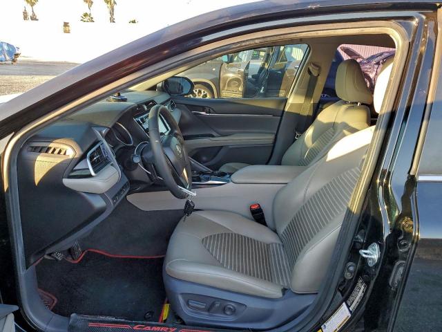 Toyota Camry L Image 8