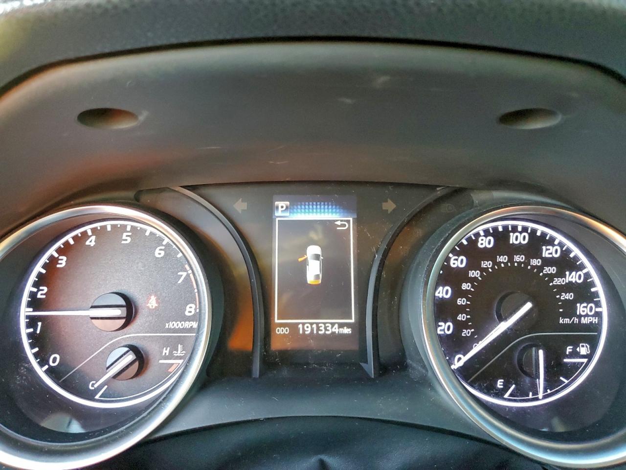 Toyota Camry L Image 6