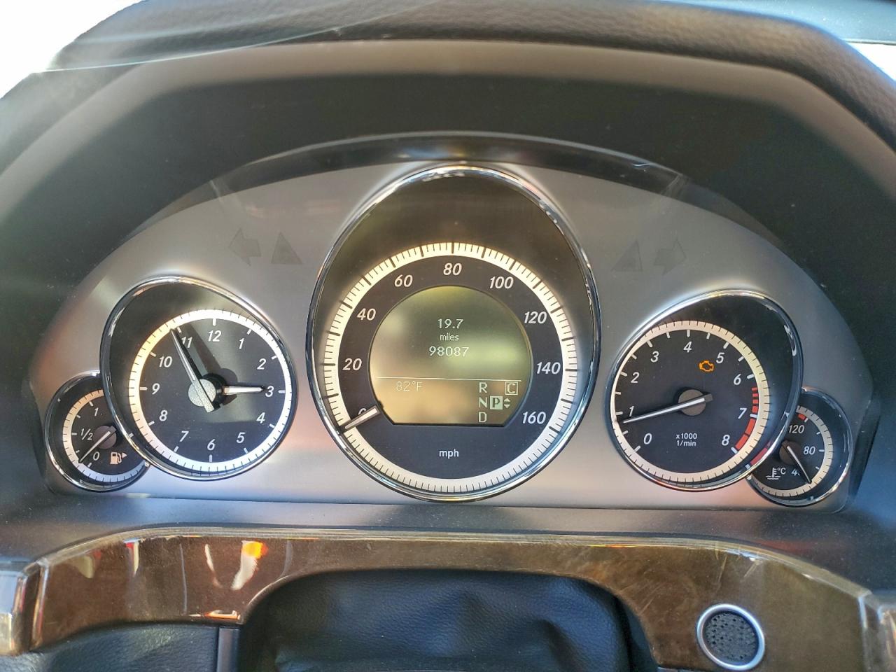 Mercedes-Benz E-Class 350 Image 9