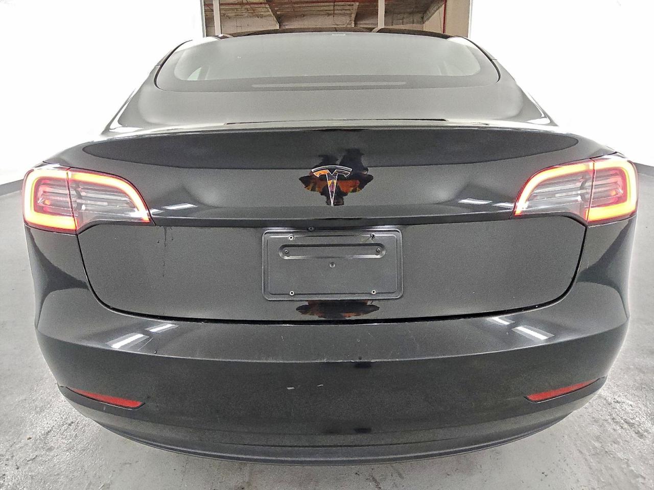 Tesla Model 3 Image 4