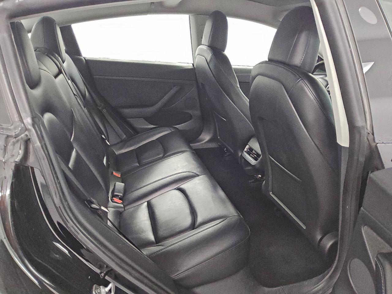 Tesla Model 3 Image 10