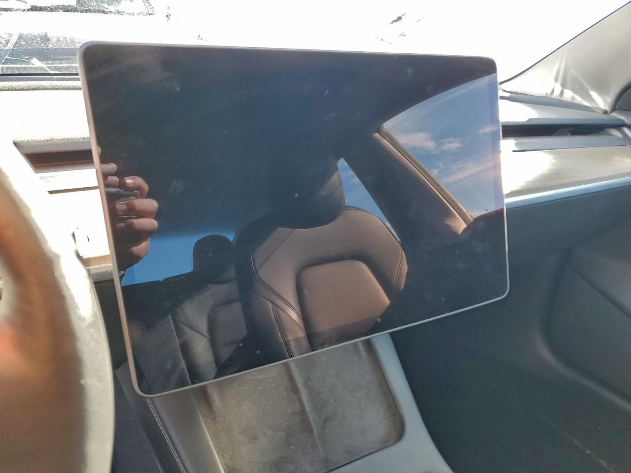 Tesla Model 3 Image 7