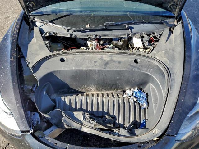 Tesla Model 3 Image 9