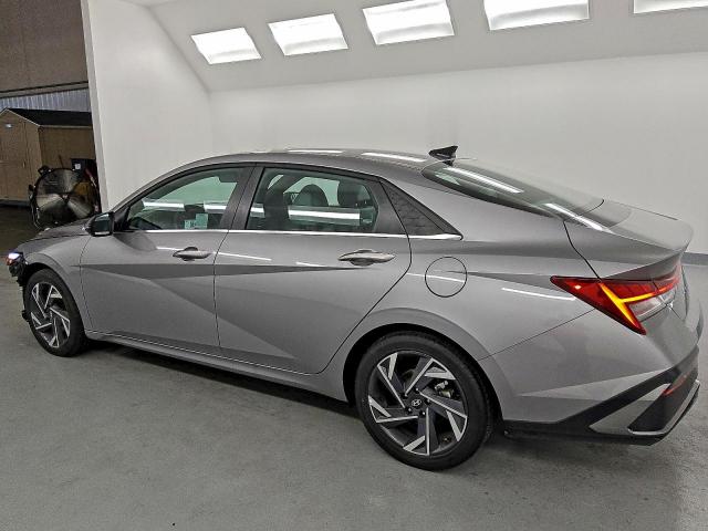 Hyundai ELANTRA Limited Image 2