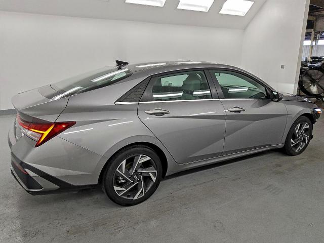 Hyundai ELANTRA Limited Image 3