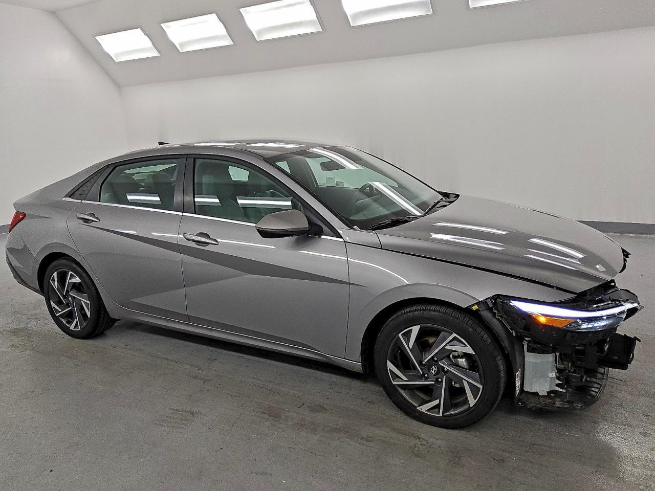 Hyundai ELANTRA Limited Image 6