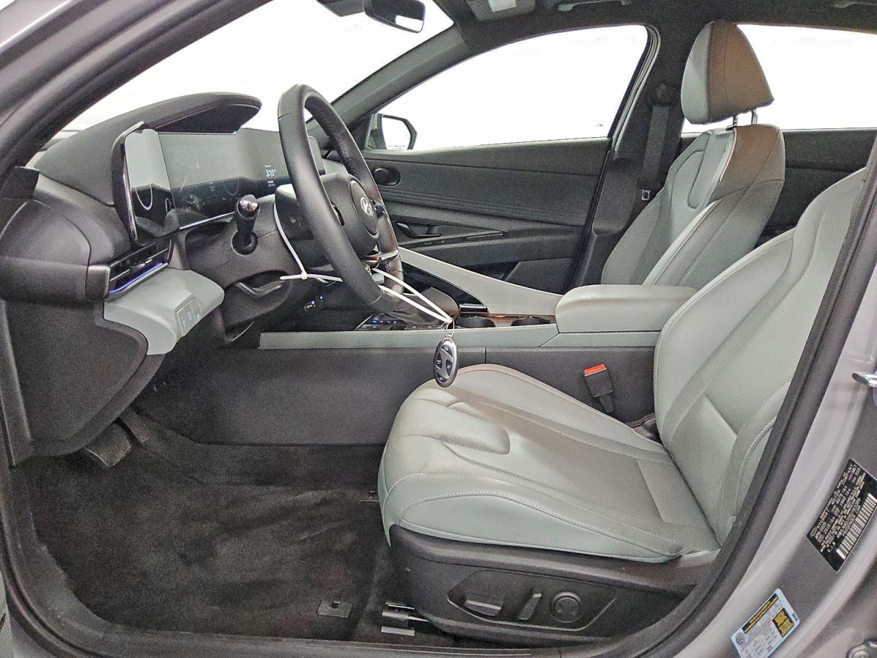 Hyundai ELANTRA Limited Image 4