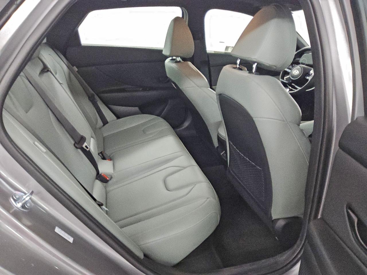 Hyundai ELANTRA Limited Image 9