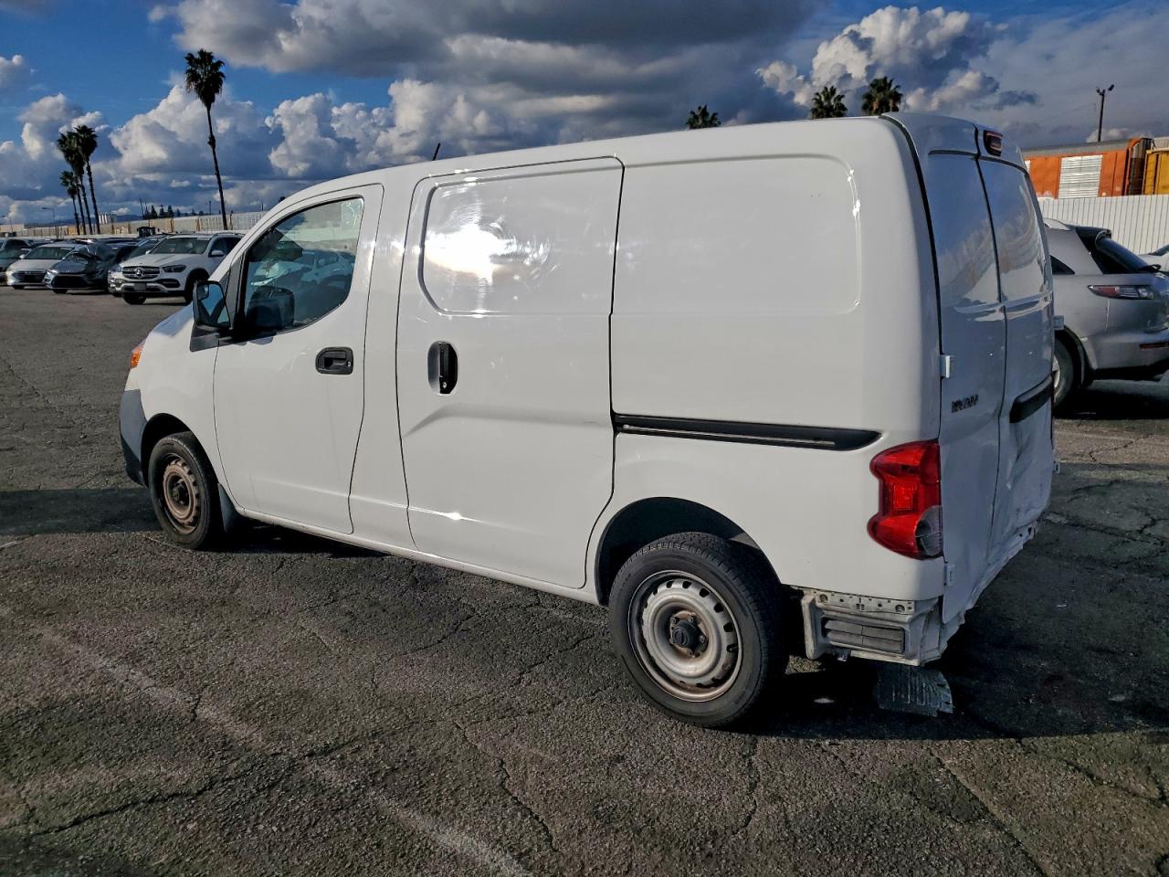 Nissan Nv 2.5s Image 14