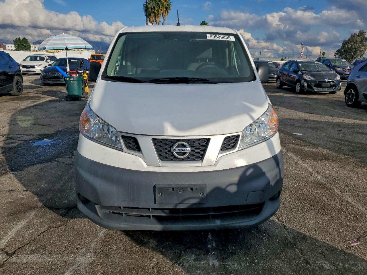 Nissan Nv 2.5s Image 4
