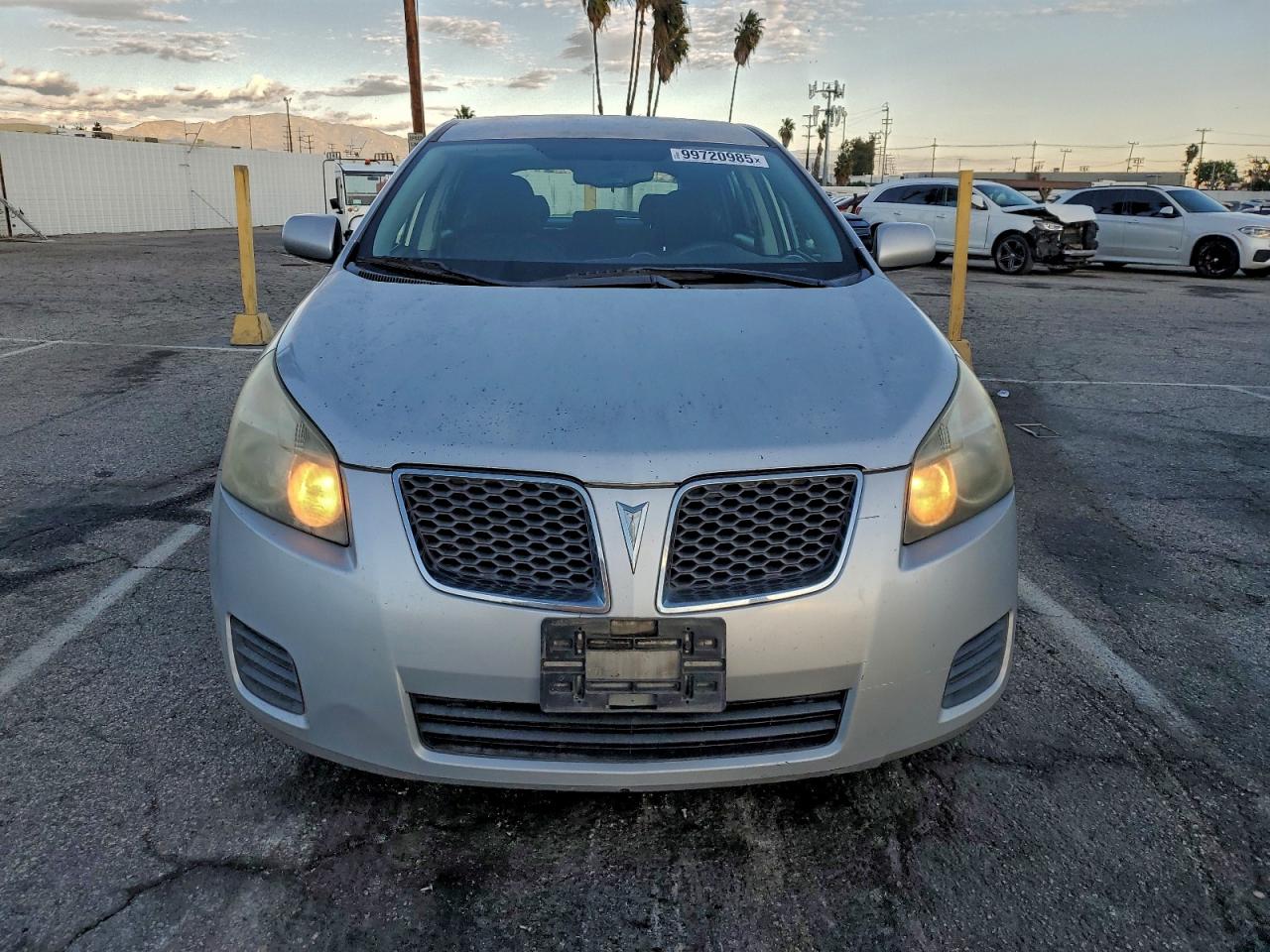 Pontiac Vibe Image 2