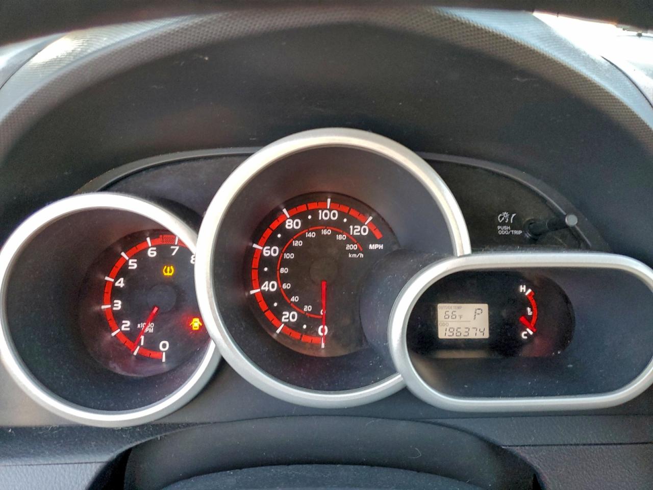 Pontiac Vibe Image 12