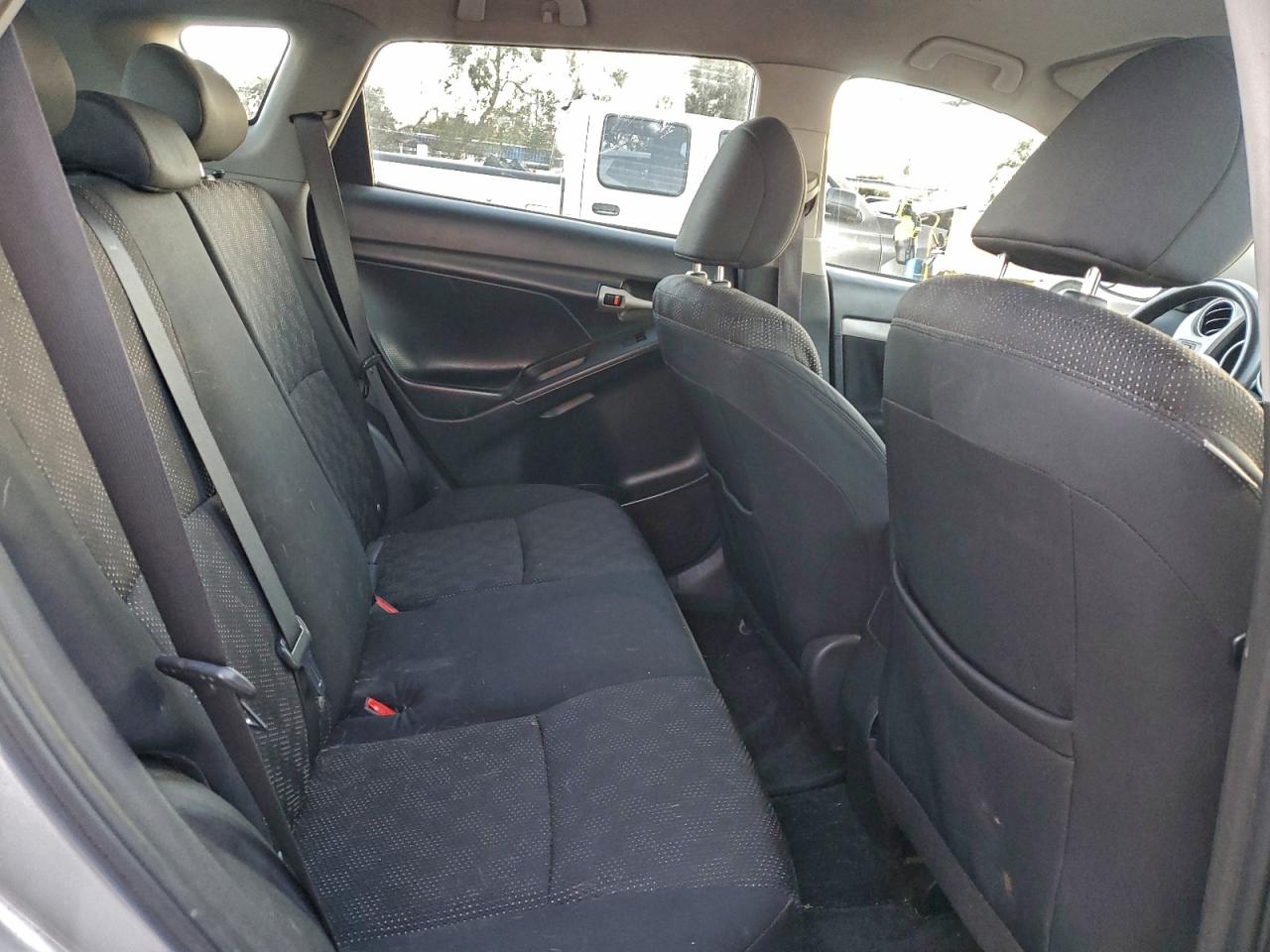 Pontiac Vibe Image 8