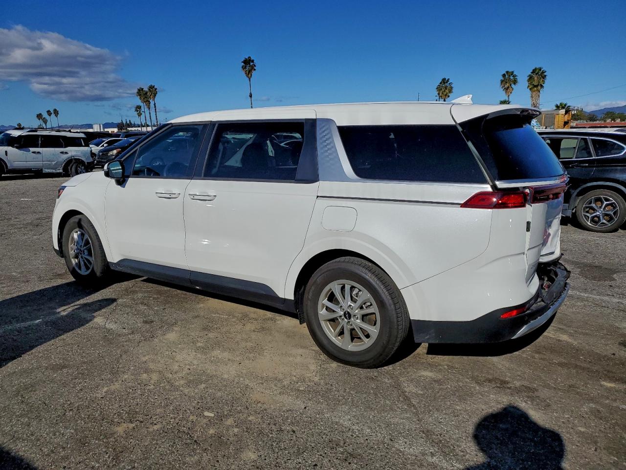 Kia Carnival Lx Image 9