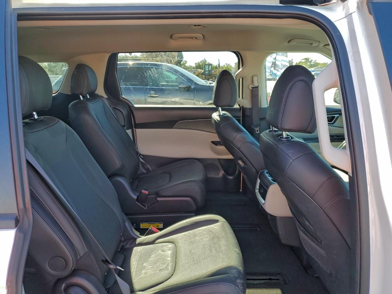 Kia Carnival Lx Image 13