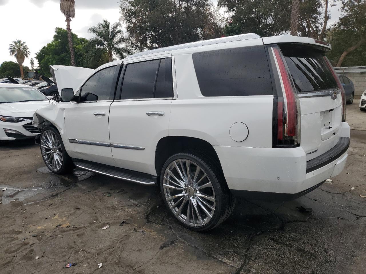 Cadillac Escalade Luxury Image 2