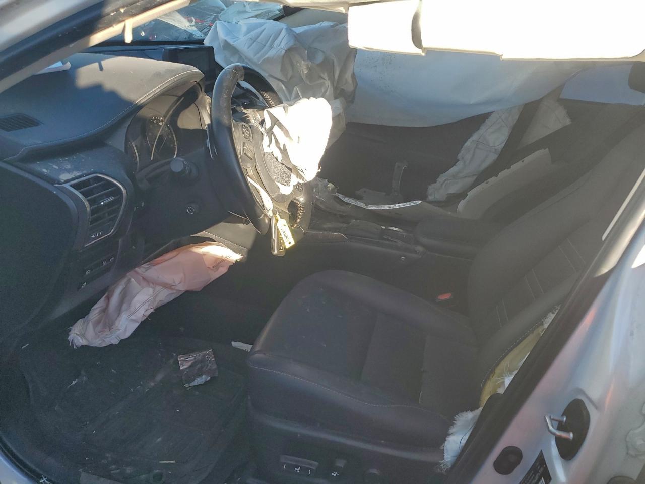 Lexus NX 300 Base Image 4