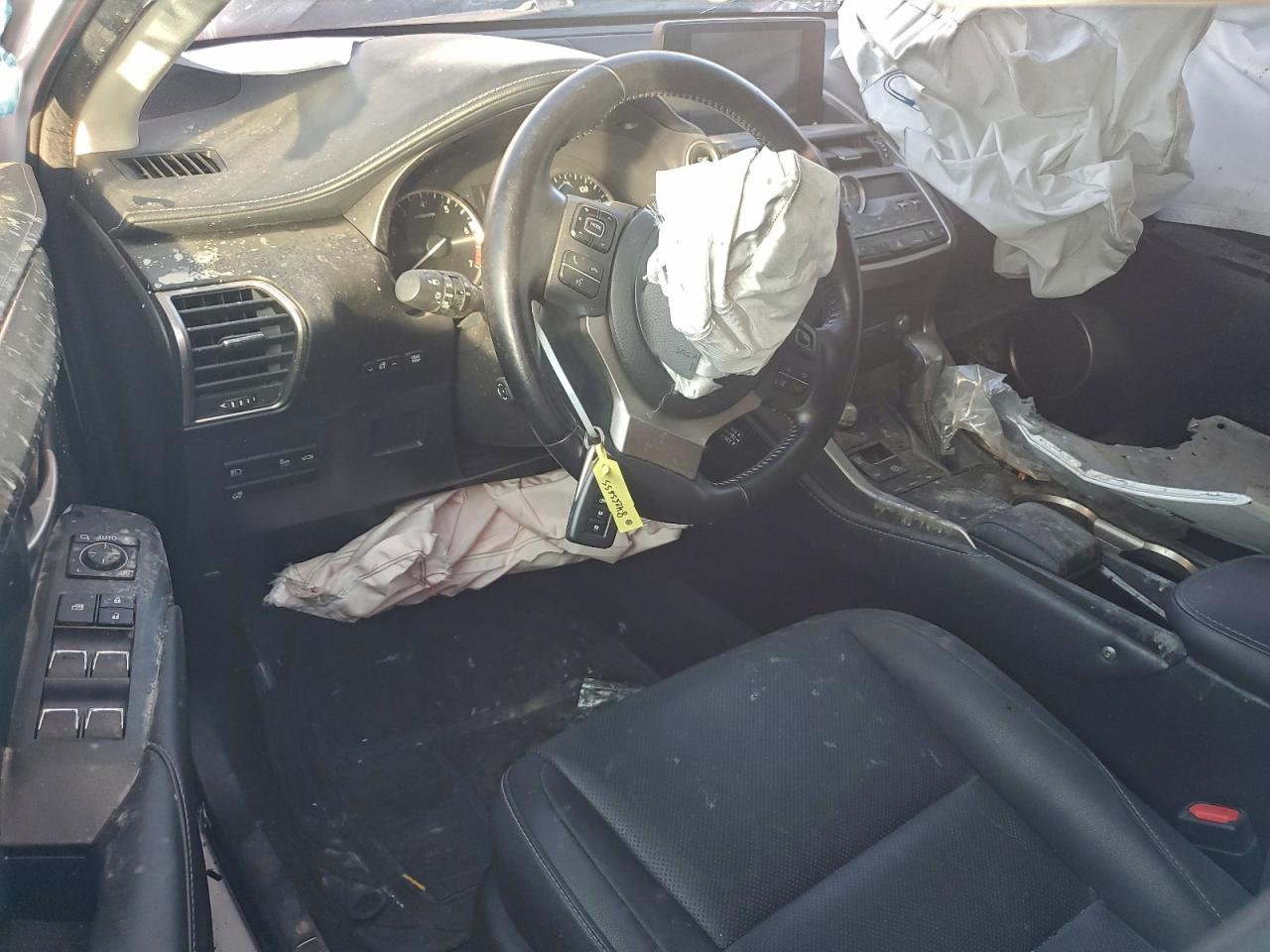 Lexus NX 300 Base Image 11