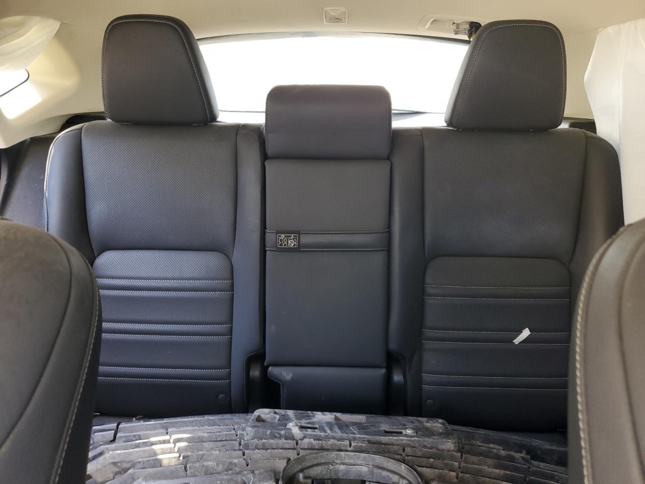 Lexus NX 300 Base Image 9