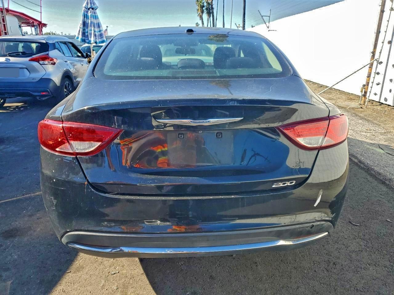 Chrysler 200 Limited Image 7