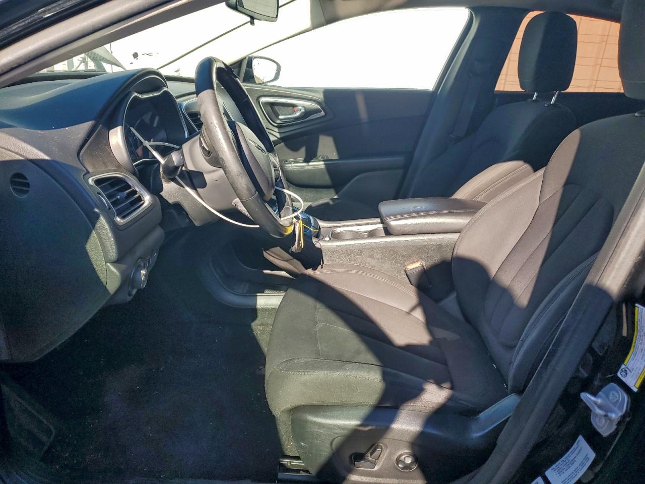 Chrysler 200 Limited Image 5