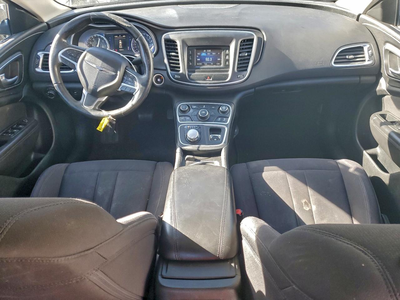 Chrysler 200 Limited Image 6