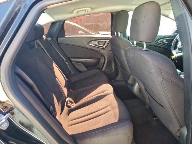 Chrysler 200 Limited Image 12