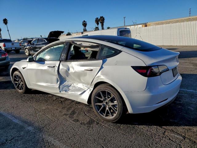 Tesla Model 3 Image 4