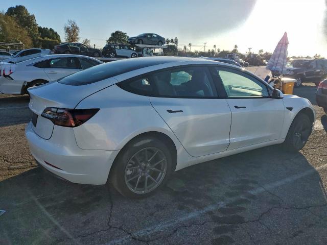 Tesla Model 3 Image 7