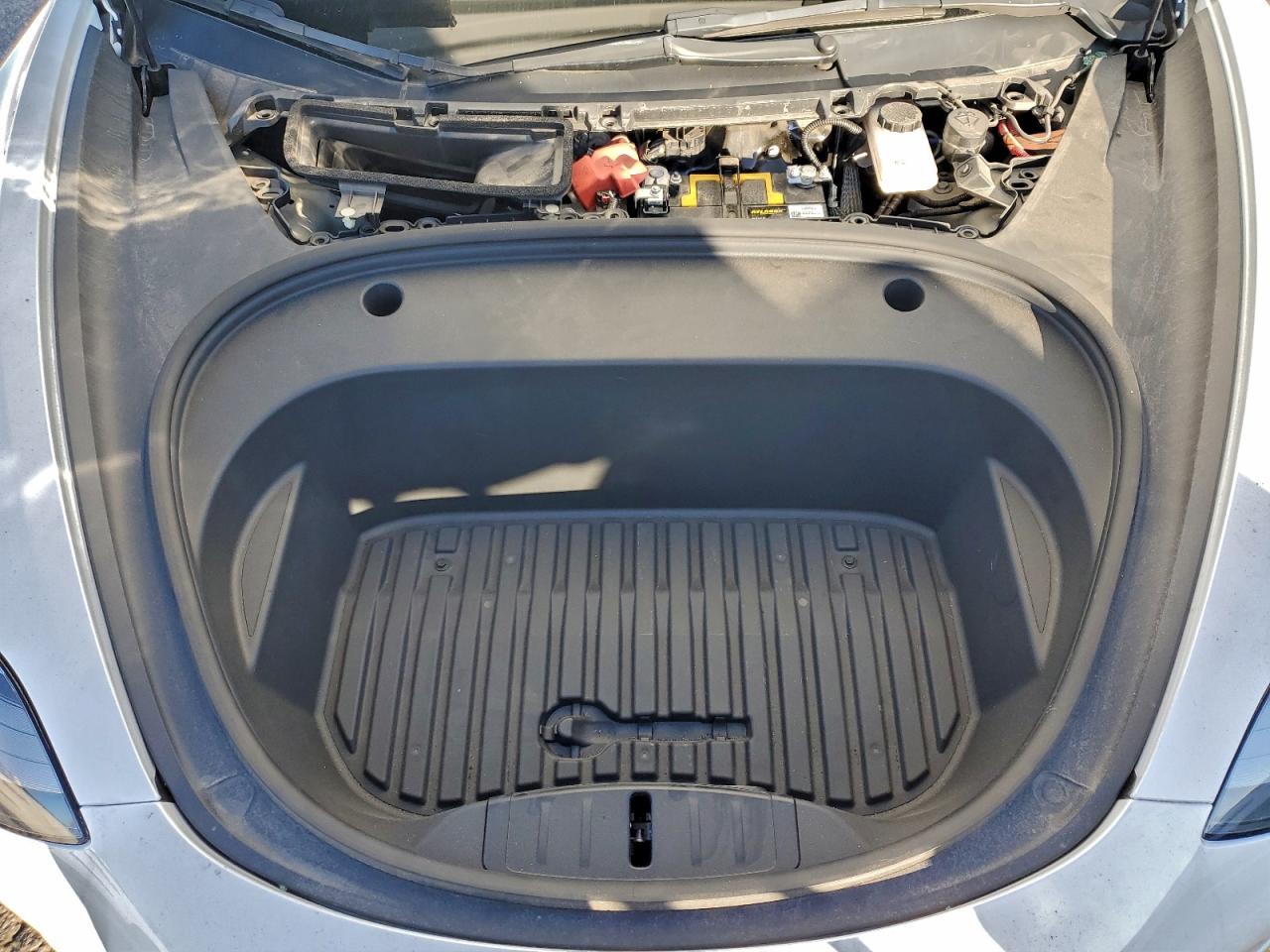 Tesla Model 3 Image 8