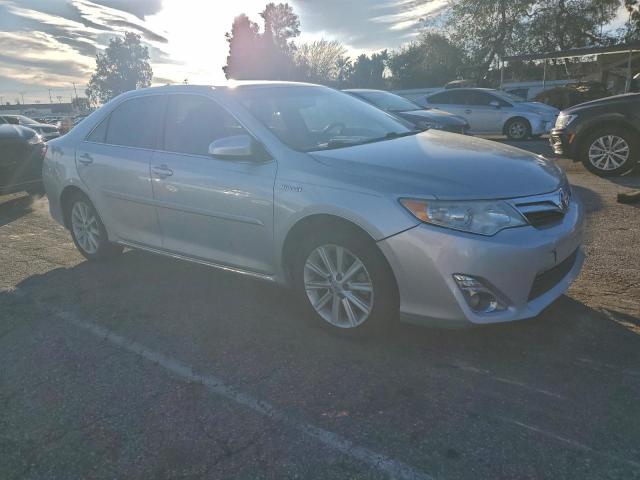 Toyota Camry Hybrid Image 2