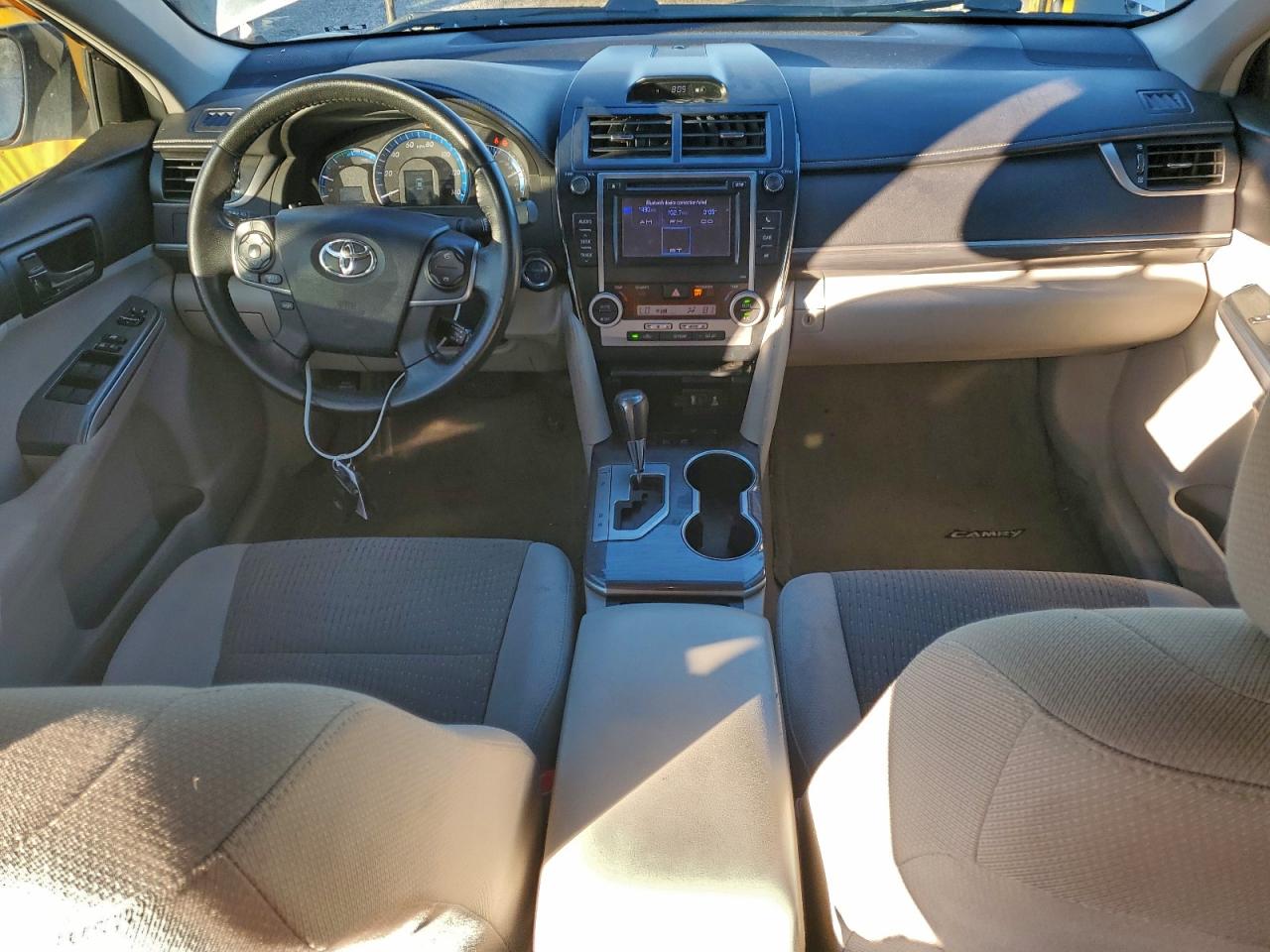 Toyota Camry Hybrid Image 6