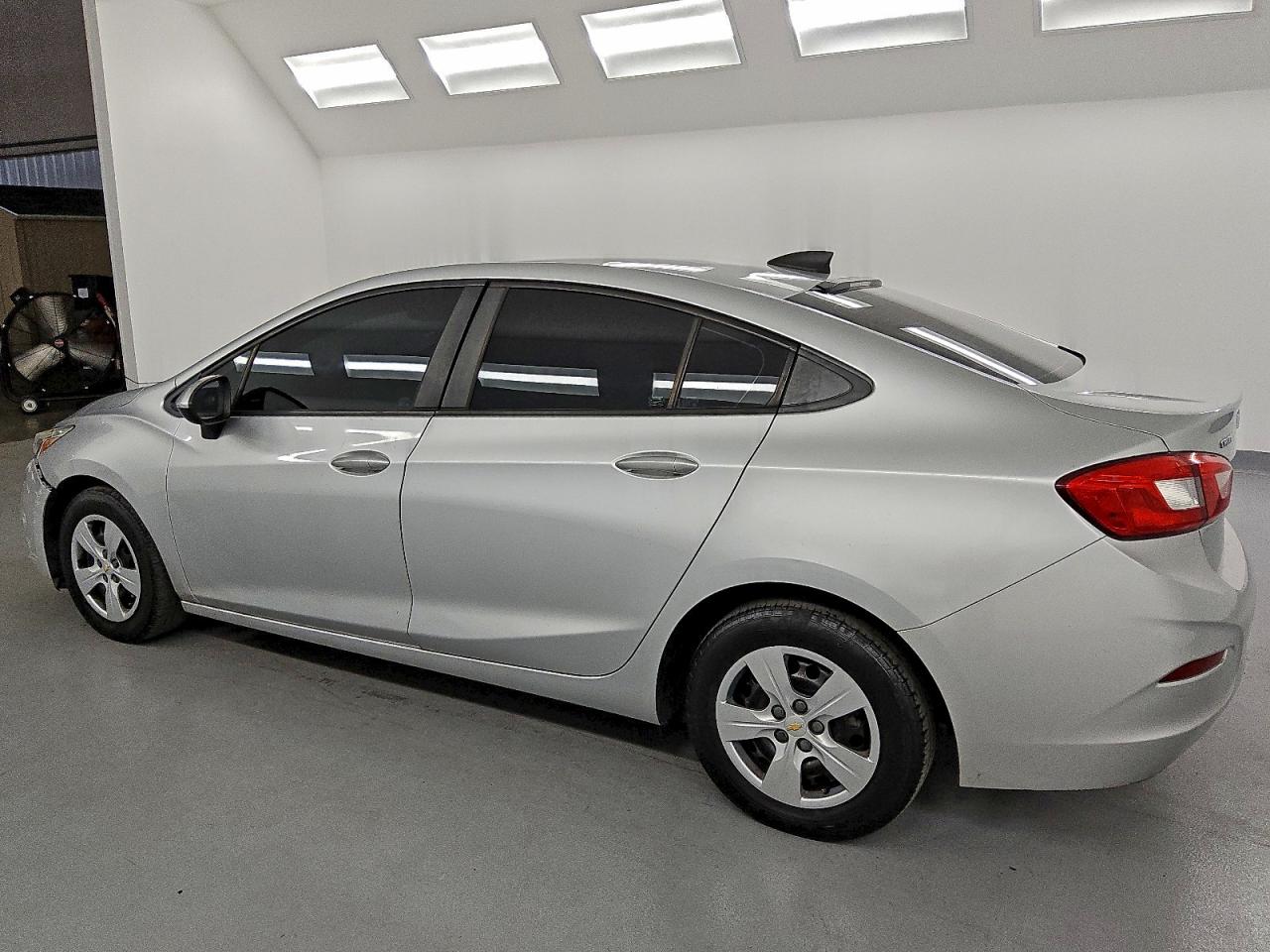 Chevrolet Cruze Ls Image 3