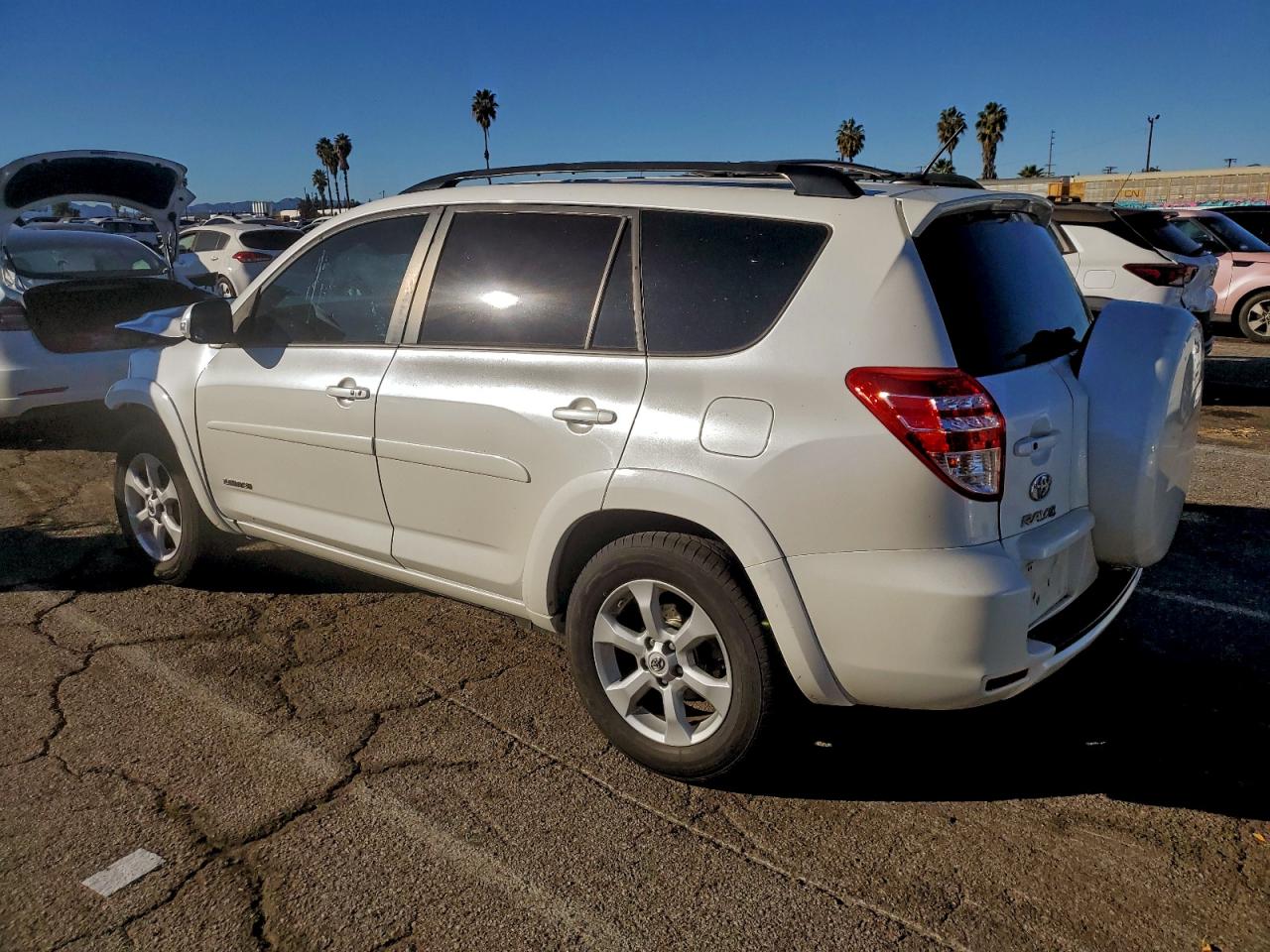 Toyota RAV4 Limited Image 5