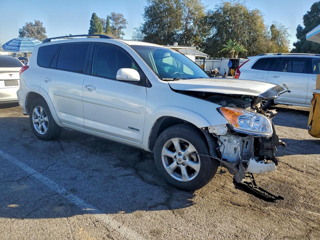 Toyota RAV4 Limited Image 3