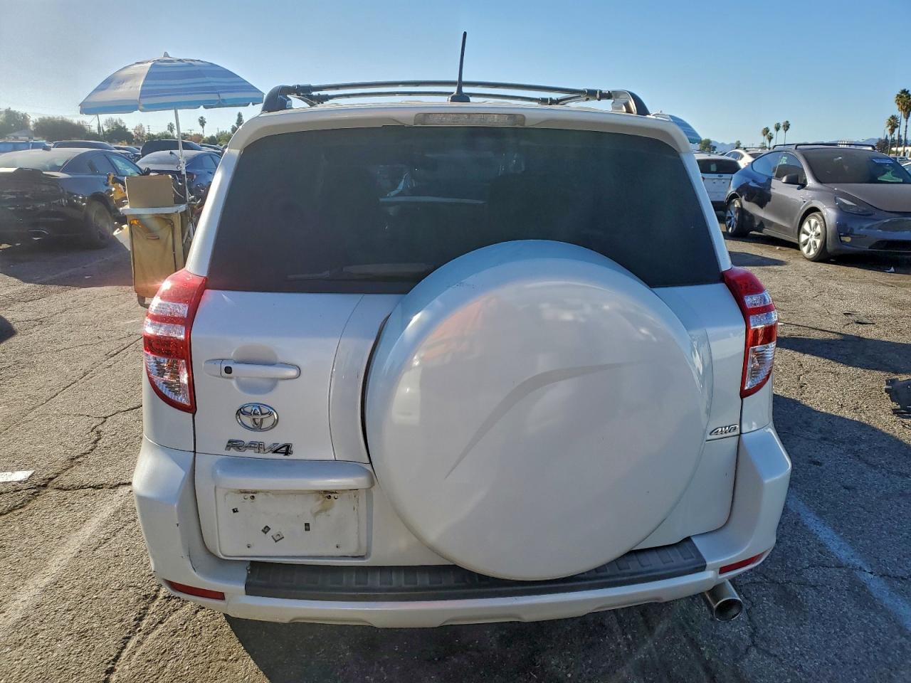 Toyota RAV4 Limited Image 4