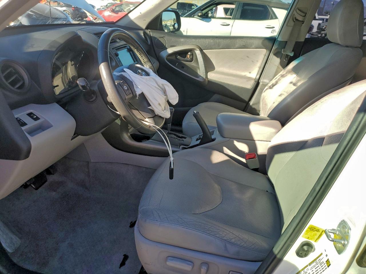 Toyota RAV4 Limited Image 2