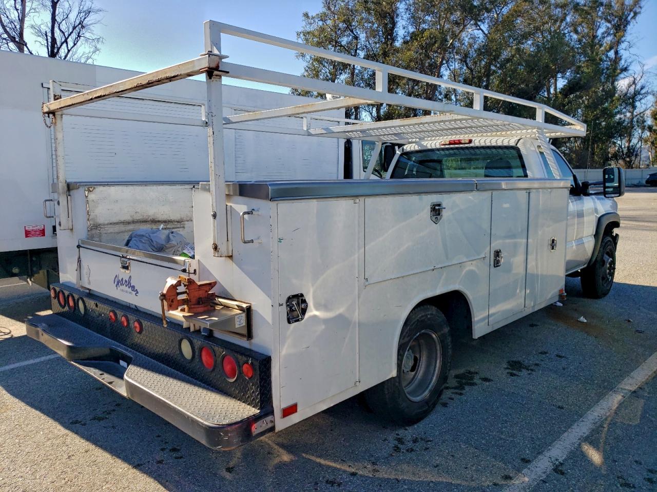 Chevrolet Silverado C3500 Image 9