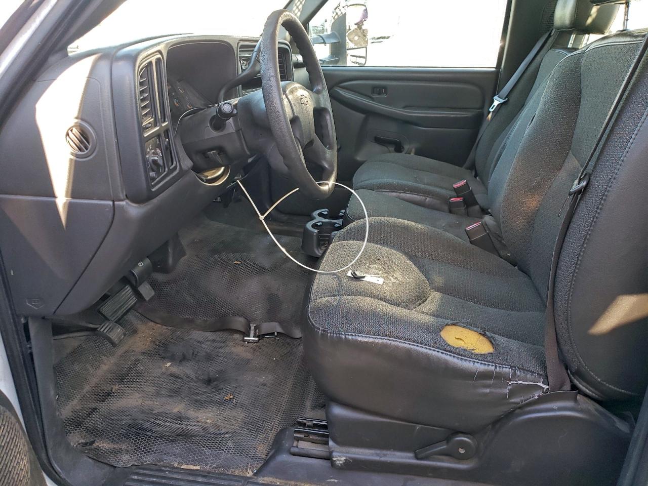 Chevrolet Silverado C3500 Image 2