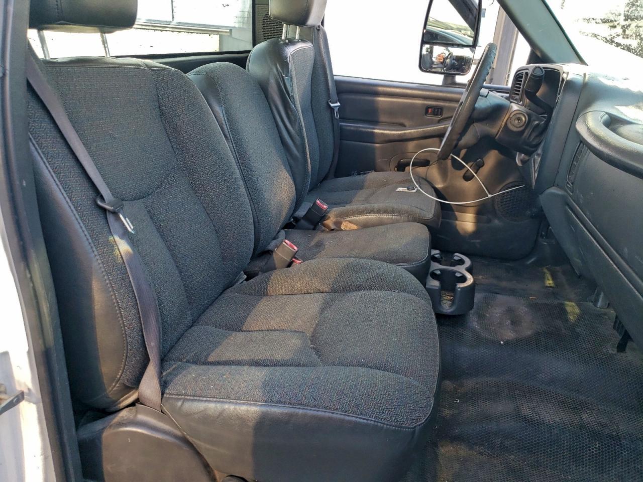 Chevrolet Silverado C3500 Image 6