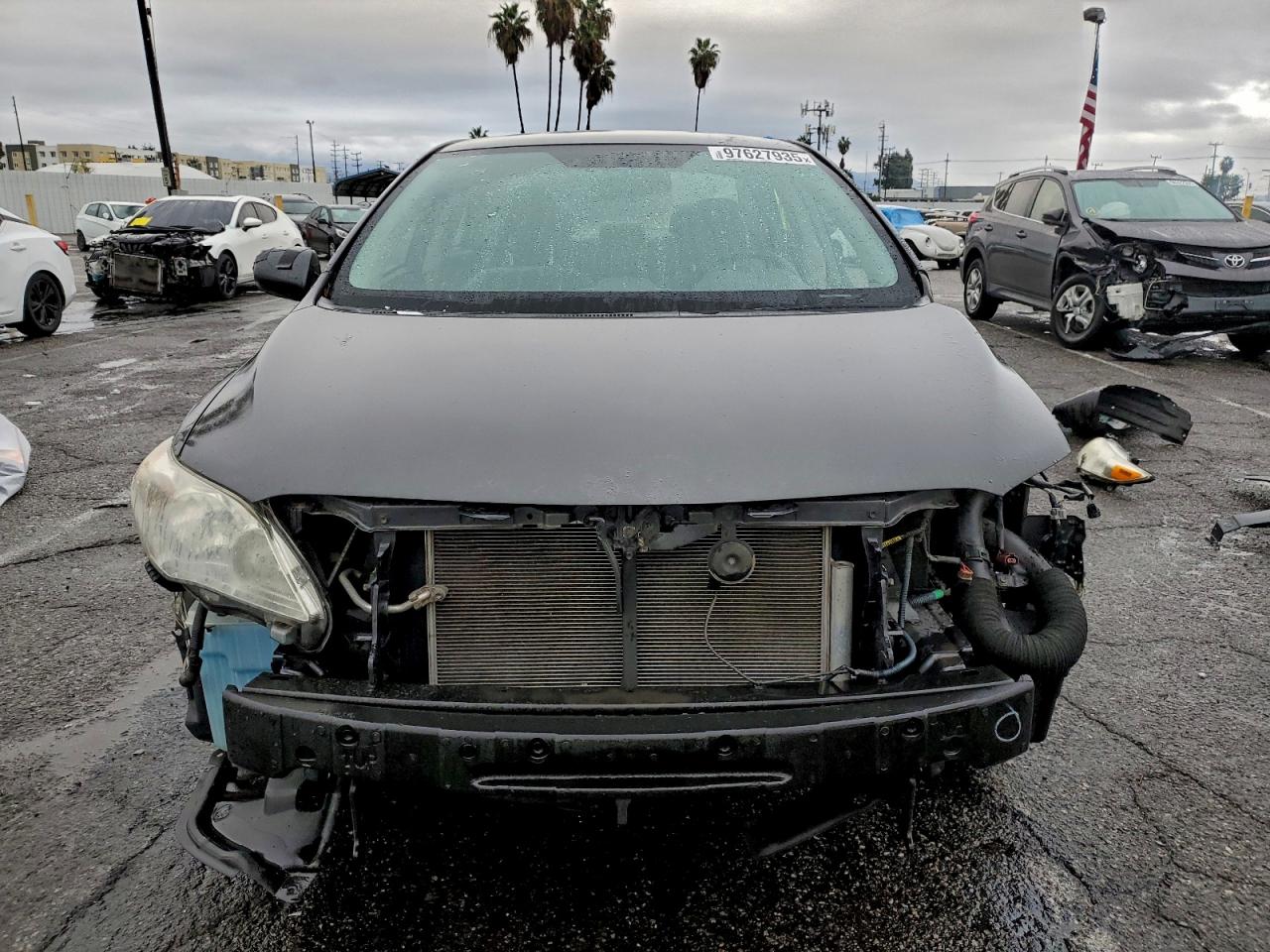 Toyota Corolla Base Image 9