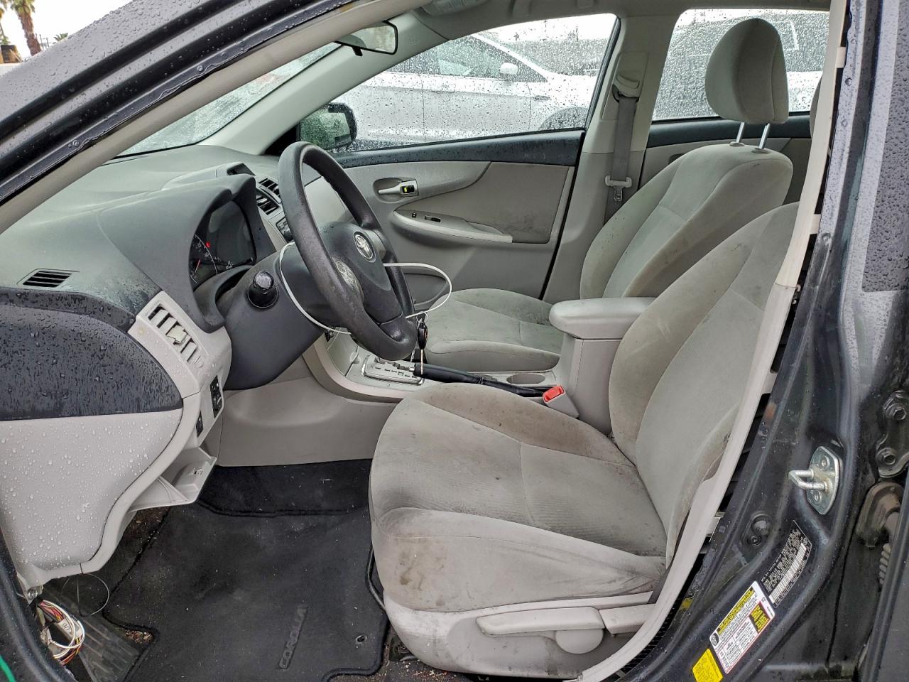 Toyota Corolla Base Image 12