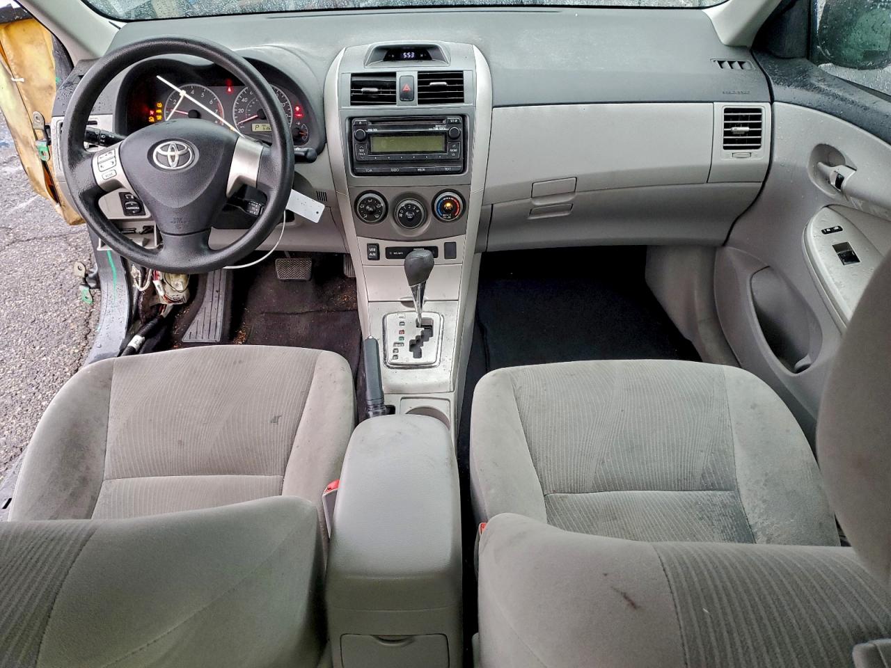 Toyota Corolla Base Image 13