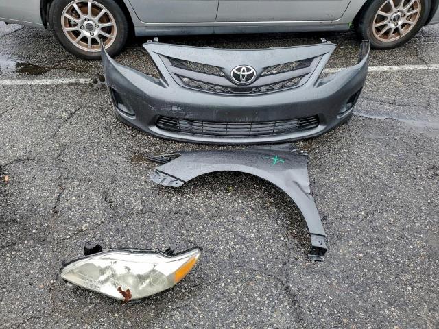 Toyota Corolla Base Image 10